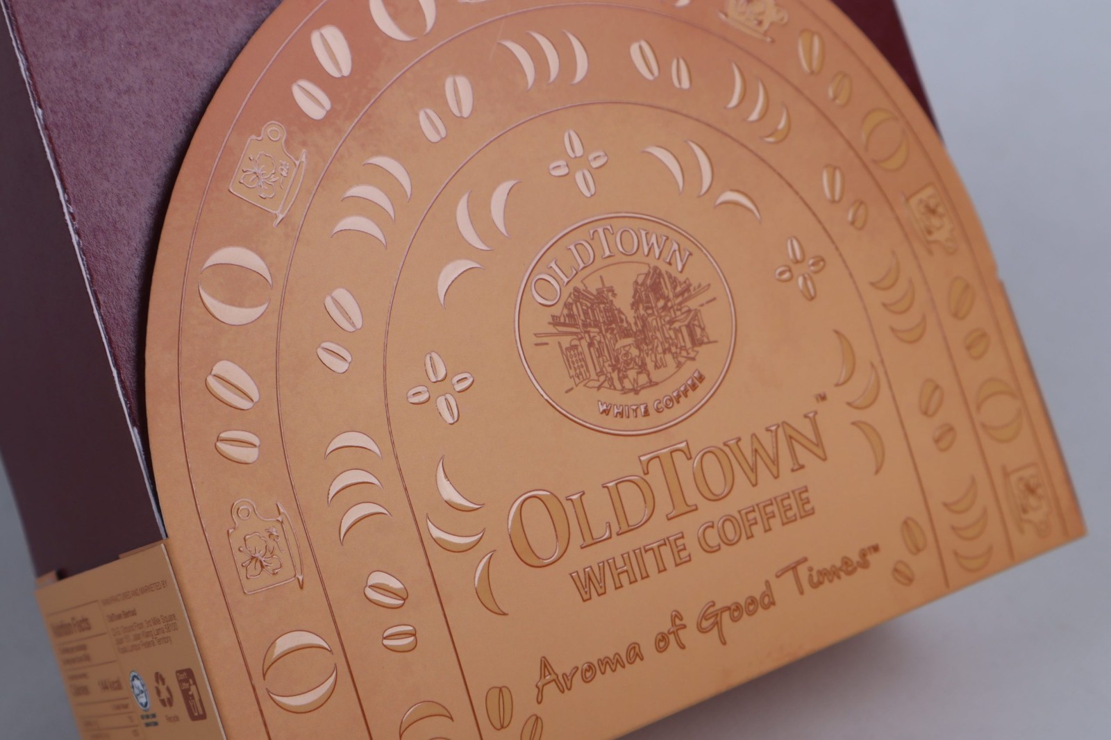 舊街場白咖啡新年禮盒：融合傳統(tǒng)椰絲卷工藝的創(chuàng)新設計